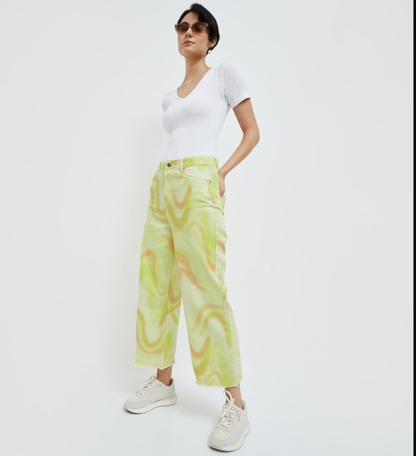 Stylish Women’s Printed Flared Jeans: Perfect for Casual Chic